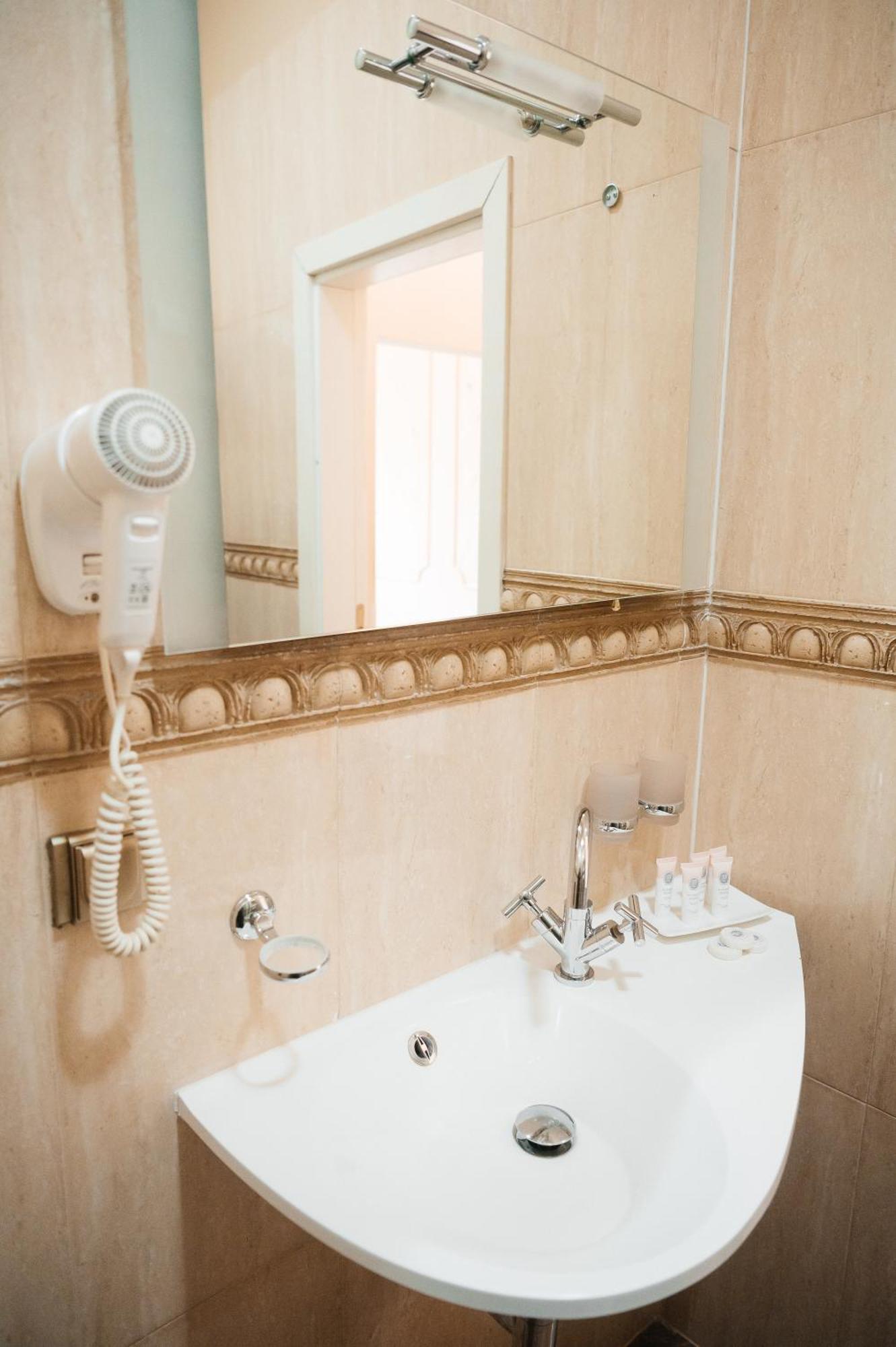 Alisa Hotel Карлові Вари Екстер'єр фото